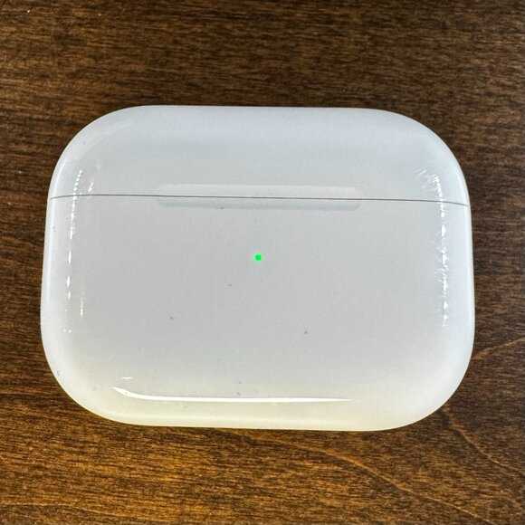 Apple AirPods Pro with Wireless Charging Case - Model MWP22AM/A - STATIC NOISE - Picture 4 of 11